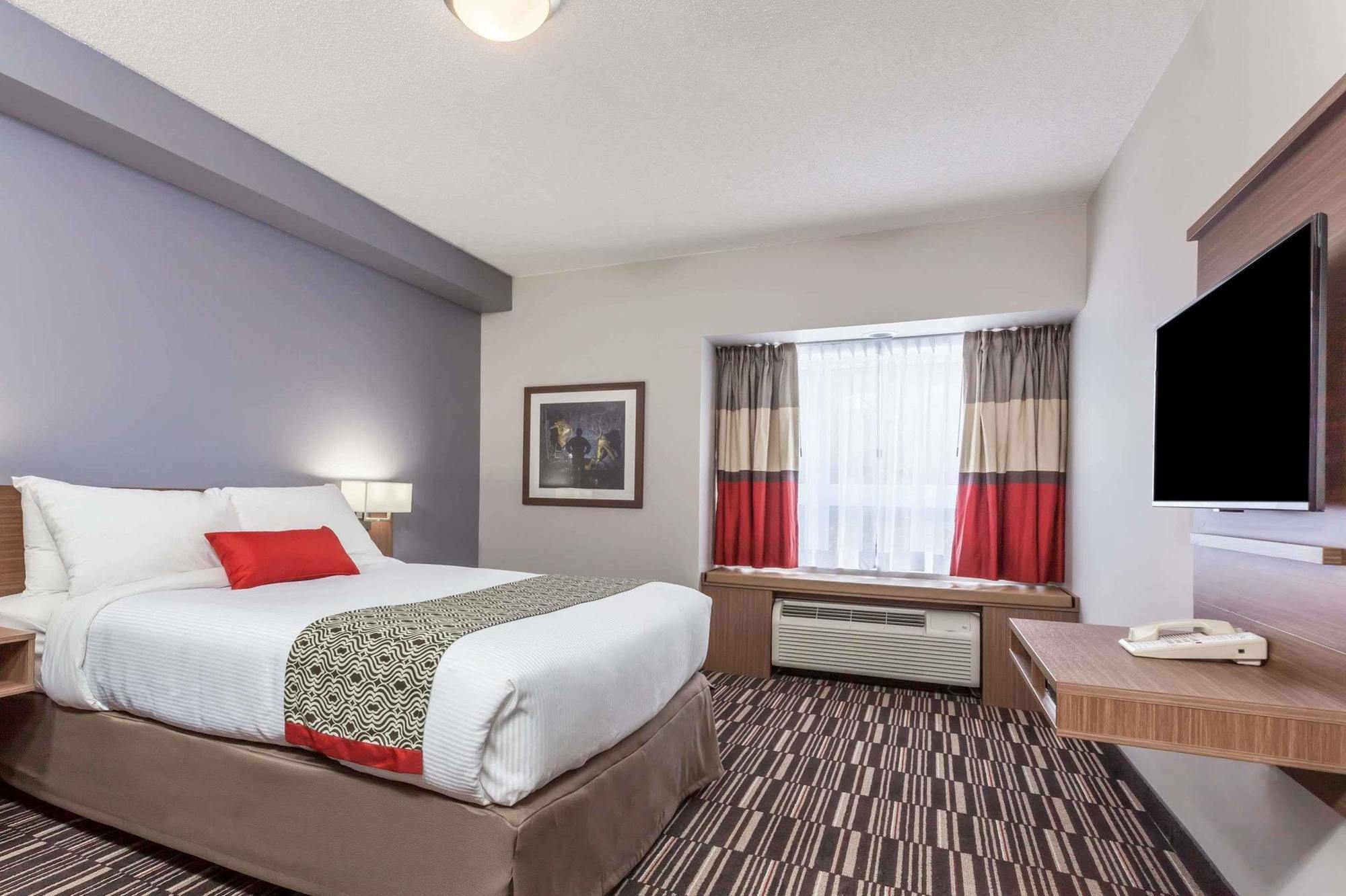 Microtel Inn & Suites By Wyndham Kirkland Lake Exterior photo